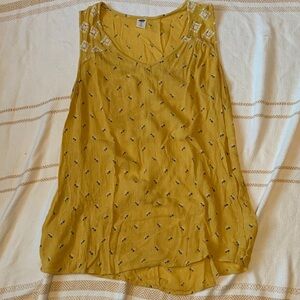 Old Navy Sleeveless Blouse with Stitching Detail on Shoulders Size XS
